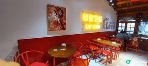 芒掌柜在甫田興化府文化街，店內環境紅色為主題, 飲品不太甜好