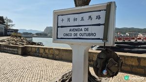 來到澳門十月初五路，總令人想起初哥哥，在岸邊有不少打卡位，可