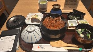 每次去日本我都找一間鰻魚飯店去午餐。我介紹的餐廳叫菊川四代目