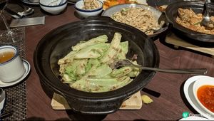 逸東軒中菜館 幾個朋友閒話家常 係一個好適合嘅地方 靜靜地自