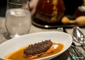 中環VEA完美打破中西料理界線。
主廚將花膠、海參等傳統中式