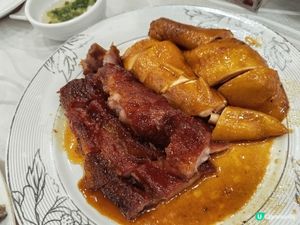 這間酒樓是位於荃灣，名叫-翠宛酒家，最推介是蒸魚，肉嫩而肥美