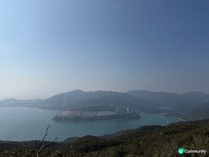 龍脊係香港島東南面好出名嘅行山路線，喺石澳郊野公園入面，沿住