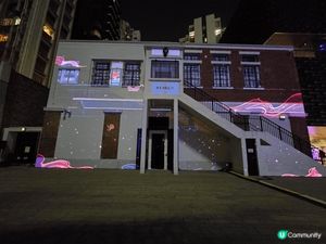 大館，這個 ［易經：鮑皓昕攝影藝術］展覽，當中有64枝柱子，