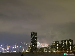 初二啟德海傍都係一個不錯的賞煙花地點 
仲要人流少過其他煙花