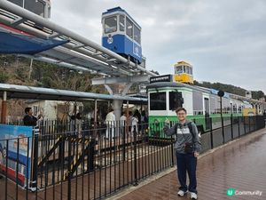 釜山膠囊列車，每架都唔同顏色，車廂可以坐4個人，全程約20分