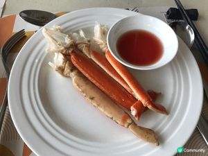 今次來到合和中心的自助山吃自助餐。餐廳可作360度轉動，食客