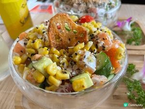 深水埗工業風夏威夷 Poke Bowl 專門店，主打新鮮健康