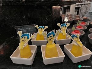 迪士尼酒店的自助餐，必食其精美甜品，見到已開心，連Wasab