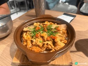 灣仔美麗小廚，煲仔飯勁出色，可以一下就𢳂到飯焦，脆脆既，食