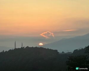 我會推介飛鵝山～
除了情侶晚上會去的景點外，其實日落也超級靚