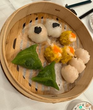 北京樓食坐蒸點心拼盤，有兩粒蝦餃燒賣有個菜餃同淮山餃，另外叫