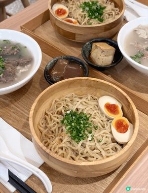 呢間係位於鰂魚涌的大師兄銷魂麵 面好彈牙 算係係香港比較好食