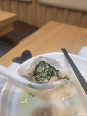 元滿餃子 魚唇鮮骨魚湯每日新鮮熬製，傳統同特色餃子任君選擇，