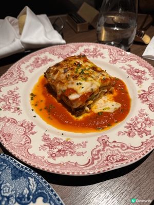 這間餐廳Penna在太古城中心的3樓，位置方便，裝修精緻，聖