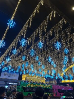 尖沙咀東麼地道帝國中心附近，聖誕期間燈飾值得打卡！👍🏻�