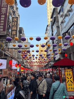 🇭🇰香港廟街市集🥰

廟街繁華熱鬧，霓虹燈籠高懸，展現