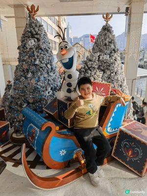 每年都帶仔仔到海港城感受聖誕節日氣氛，今年嘅聖誕佈置一樣咁靚