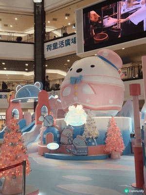 去荷里活廣場食買玩，假日最多都有5小時泊車，仲有5米高白熊超