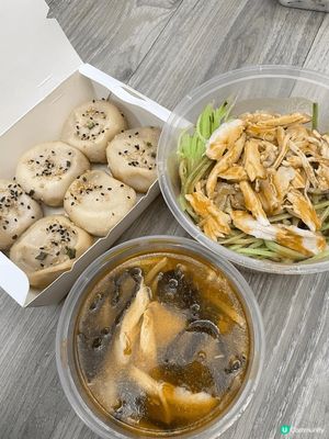 上環的尚海人家---外皮一邊脆、一邊軟，加上黑芝麻，內裏的肉