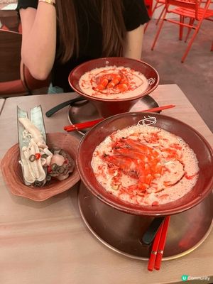 上環新開幕多拉麵分店🍜
Menu只得一款麵，就係醬油蝦拉麵
