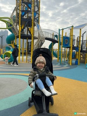 將軍澳南新開既公園無論係1歲定幾多歲既小朋友都好啱玩，又大又