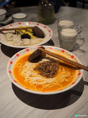 荃灣上海名居的午餐好抵食，五十八蚊就有碗麵及飲品，唔使加一及