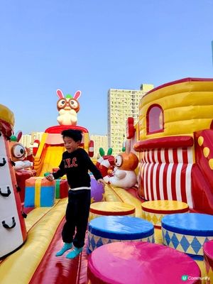 🔥 今個冬天新年帶小朋友去邊放電？☺️
冒險樂園戶外彈床嘉