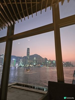 我要食雪糕
尖沙咀海旁餐廳細看香港夜景, 邊歎美食邊歎景觀,