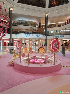 鑽石山荷里活廣場是東九龍超人氣商場，港鐵直達，經常推出大型主