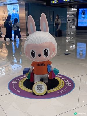 機場有labubu打卡熱點，四散喺唔同位置，如果電子消費購物
