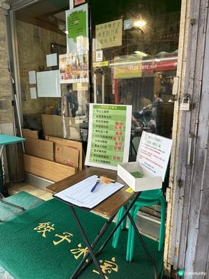 前排同朋友去長洲行下放鬆，順便打卡同搵美食。首先去咗餃子冰室