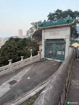 港島司徒拔道的古蹟景賢里，雖然入內參觀要預約，但未有預約，在