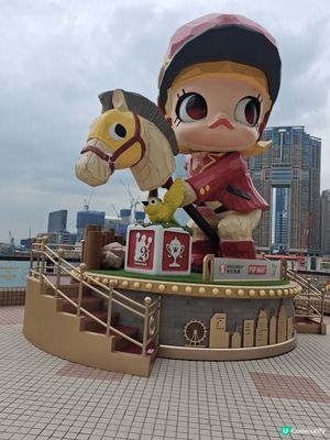 今日同囝囝去完中港城的MOLLY星光軌跡展覽,由2026個展