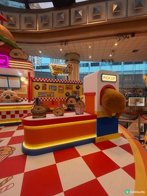 馬鞍山廣場竟然出現豚長Chill慢餐店，講真的，真係超搶眼，