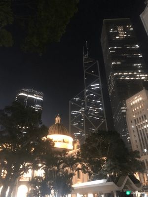 美麗中環商業區夜景和海濱摩天輪 長隆放電假期