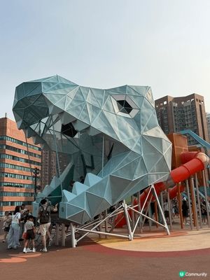 這裡是沙田恐龍公園.它合適初生至小學生來玩樂.交通方便,周圍