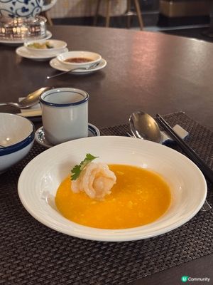 逸東軒係佐敦香港逸東酒店嘅米芝林一星粵菜餐廳，以手工點心同老