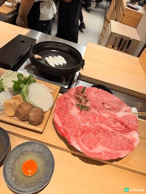 中環必試壽喜燒店！師傅即席烹調，厚切油花勻稱的和牛配上新鮮蔬