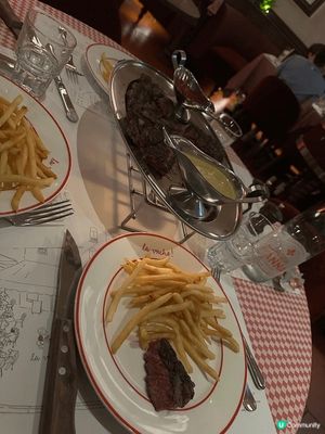 【中環La Vache! 食評】🥩 專注牛扒薯條的法式小館
