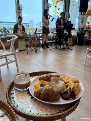 Two Point Zero Cafe & Bar 位於啟德