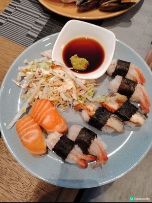 wm酒店自助餐餐廳闊落，食物亦好多選擇。午餐時段更有生蠔、斧