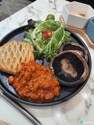 這間坐落於灣仔的素食餐廳環境舒適, 而且食物又睇得又高質, 