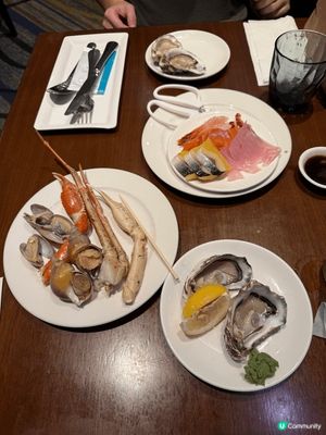 環境好好，可以睇到對面尖沙咀既景色，有生蠔，龍蝦食，都好好食
