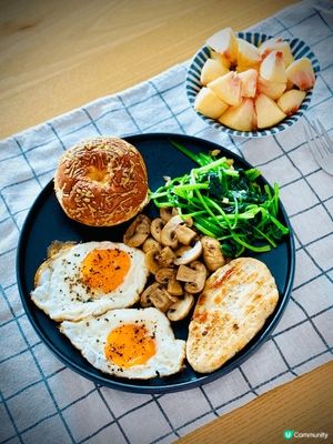 第一碟是自家製早餐，有時要食得比較clean，自家製就最好。