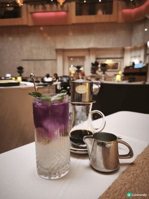 位於尖東的帝苑酒店，多年來環境不變，越南餐廳超高樓底，十分適