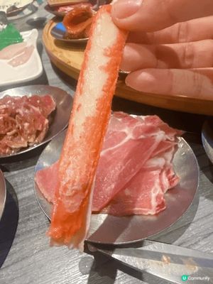 朋友去咗旺角食放題，呢度超級多嘢食，成枱都係嘢，食真係好鬼豐