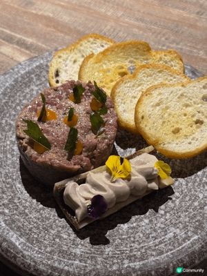 尖沙咀樓上維港景餐廳🍴
整體賣相精緻、味道層次豐富，但偏向