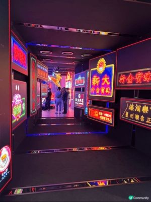 位於深水埗通洲街DX設計館有個懷舊霓虹燈打卡熱點，呈現返舊時