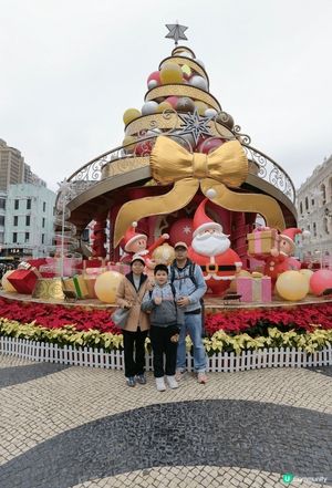 聖誕期間帶仔仔去咗澳門，議事亭前地嘅巨型聖誕樹好有節日氣氛，